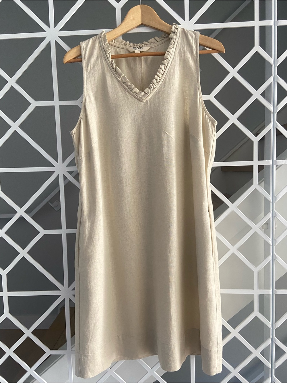 BRIGGS Beige Linen Blend Dress Medium V-Neck Sleeveless Shift Pockets - Picture 2 of 8